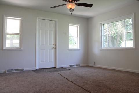 215 E Oak St, Georgetown, IL 61846 photo 4