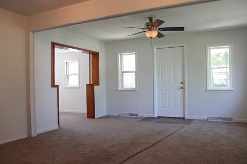 215 E Oak St, Georgetown, IL 61846 photo 3