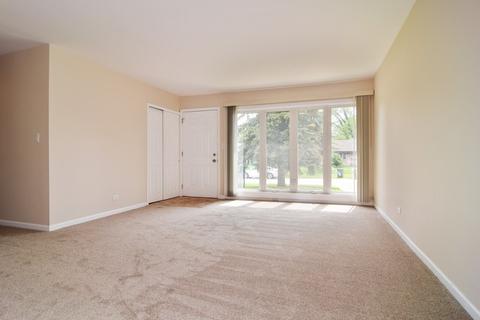 535 Geronimo St, Hoffman Estates, IL 60169 photo 2