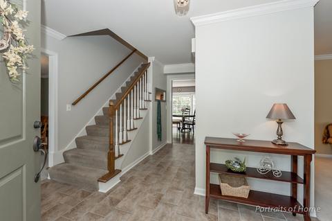 2015 Cromwell Dr, Wheaton, IL 60189 photo 2