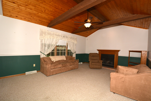 516 E Walnut St E, Peotone, IL 60468 photo 5