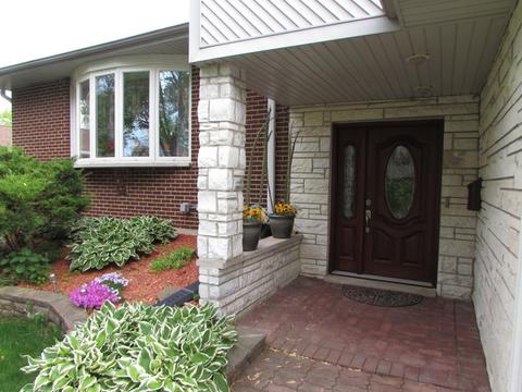1611 E Cedar Ln, Mount Prospect, IL 60056 photo 3