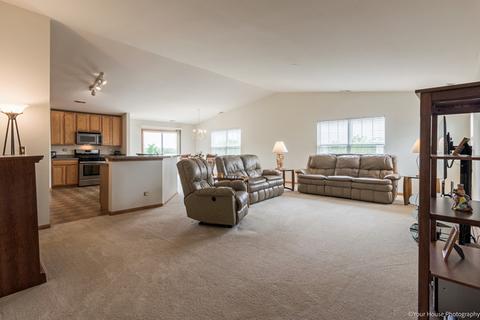 1562 Matthew Dr, Algonquin, IL 60102 photo 3