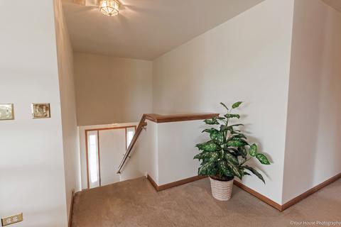 1562 Matthew Dr, Algonquin, IL 60102 photo 2