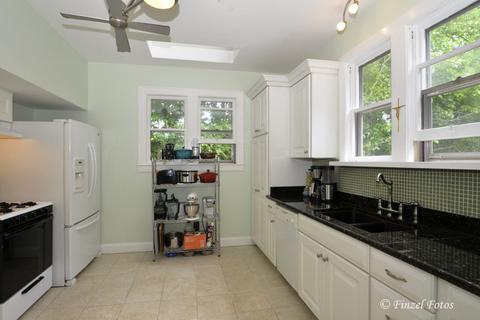 153 Laurel Ct, Elgin, IL 60120 photo 4