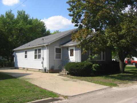 1955 Paul St, Ottawa, IL 61350 photo 1