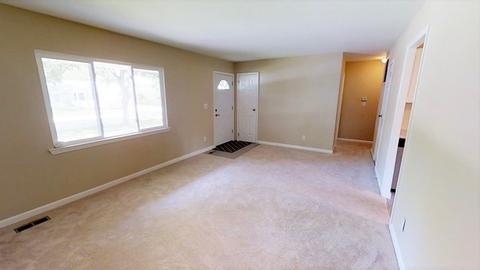 3205 Sylvan Dr, Champaign, IL 61821 photo 5