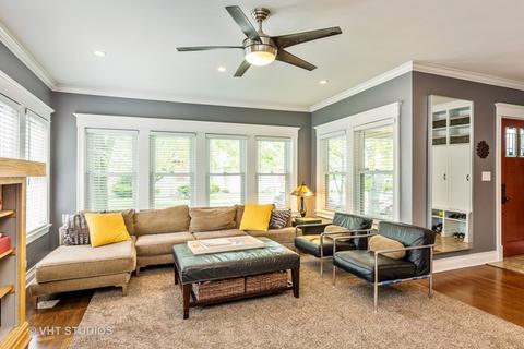 900 Mapleton Ave, Oak Park, IL 60302 photo 2