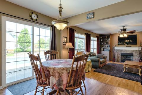 2124 Colonial St, Aurora, IL 60503 photo 14