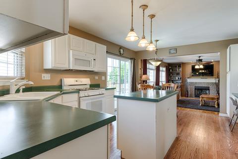 2124 Colonial St, Aurora, IL 60503 photo 13