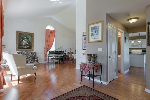 2124 Colonial St, Aurora, IL 60503 photo 4