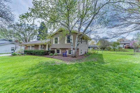 320 Suffield Ct, Geneva, IL 60134 photo 2