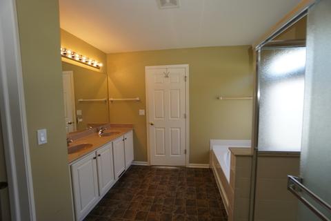 1040 Larkspur Ct, Pingree Grove, IL 60140 photo 12