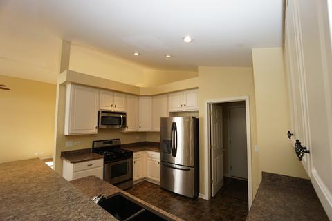 1040 Larkspur Ct, Pingree Grove, IL 60140 photo 3