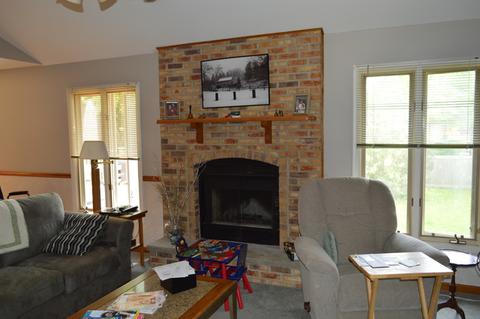 585 Garys Dr, Antioch, IL 60002 photo 3