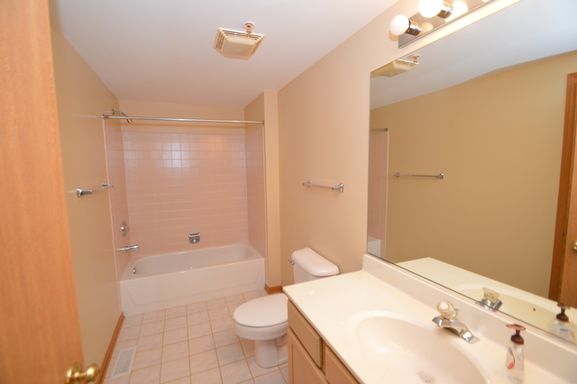 690 Mill Cir #105, Wheeling, IL 60090 photo 10