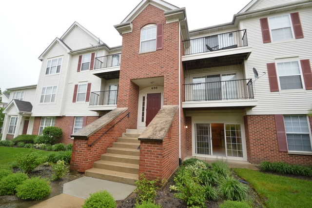 690 Mill Cir #105, Wheeling, IL 60090 photo 1