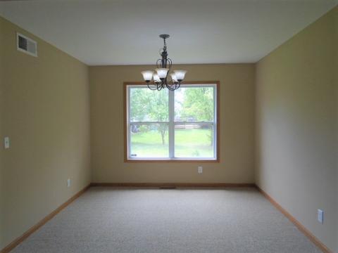 421 E 6th St, Belvidere, IL 61008 photo 4