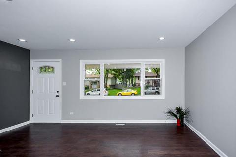 580 Northview Ln, Hoffman Estates, IL 60169 photo 2