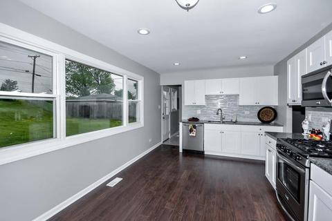 580 Northview Ln, Hoffman Estates, IL 60169 photo 9