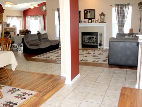 2390 Mayfield Dr, Montgomery, IL 60538 photo 2