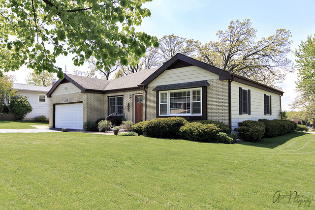 923 Royal Dr, Mchenry, IL 60050 photo 2