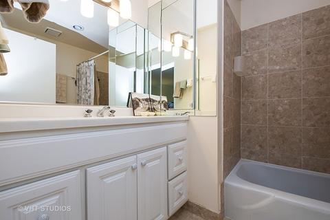 19 Oak Tree Ct, Elmhurst, IL 60126 photo 9