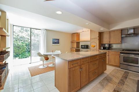 19 Oak Tree Ct, Elmhurst, IL 60126 photo 2
