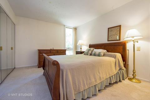 19 Oak Tree Ct, Elmhurst, IL 60126 photo 8