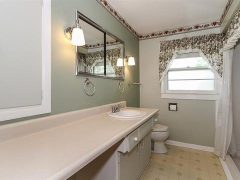 815 Orange St, Elgin, IL 60123 photo 11
