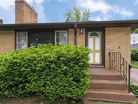 815 Orange St, Elgin, IL 60123 photo 2