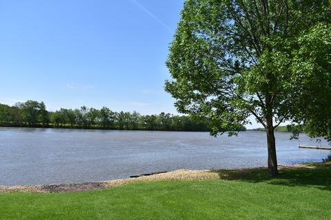 1667 Brandywine Ln, Dixon, IL 61021 photo 2