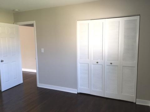 82 E Berkley Ln, Hoffman Estates, IL 60169 photo 17