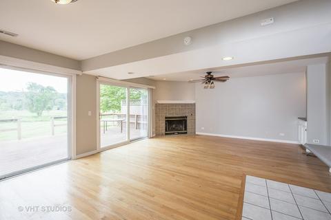 9903 Amanda Ln, Algonquin, IL 60102 photo 2