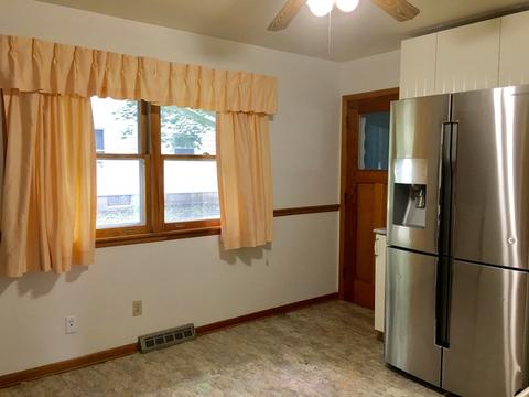122 E Glover St, Ottawa, IL 61350 photo 4