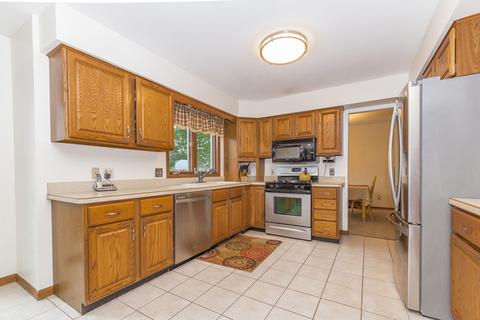 516 Maple Ave, Elburn, IL 60119 photo 3