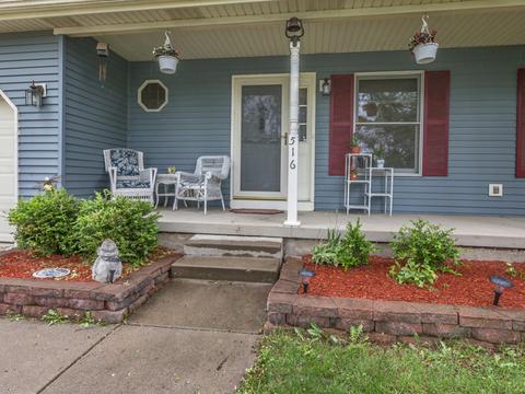516 Maple Ave, Elburn, IL 60119 photo 2