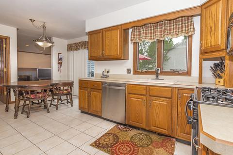 516 Maple Ave, Elburn, IL 60119 photo 4