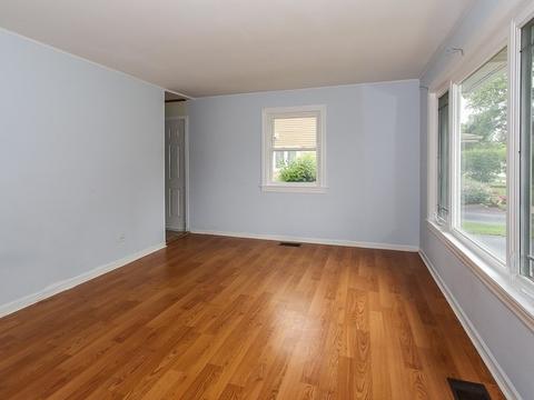 2410 Dove St, Rolling Meadows, IL 60008 photo 5