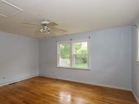 2410 Dove St, Rolling Meadows, IL 60008 photo 2
