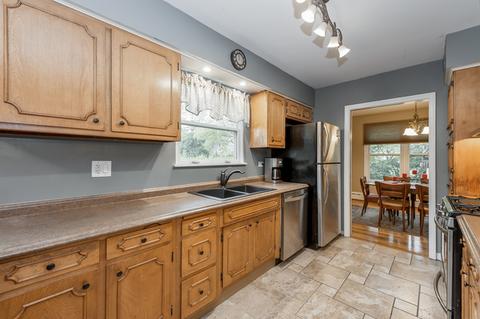 2104 Glencoe St, Wheaton, IL 60187 photo 8