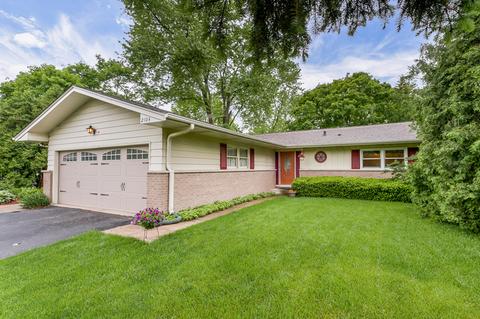 2104 Glencoe St, Wheaton, IL 60187 photo 1