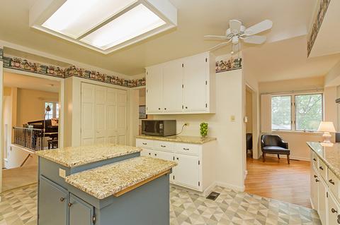 1180 Lancaster Ct, Hoffman Estates, IL 60169 photo 7