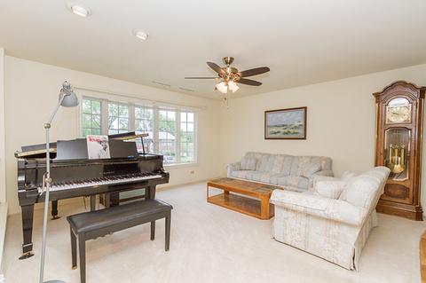 1180 Lancaster Ct, Hoffman Estates, IL 60169 photo 3