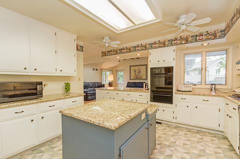 1180 Lancaster Ct, Hoffman Estates, IL 60169 photo 6