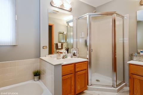 2480 Hayloft Ln, Elgin, IL 60124 photo 12