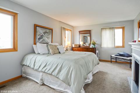 2480 Hayloft Ln, Elgin, IL 60124 photo 11