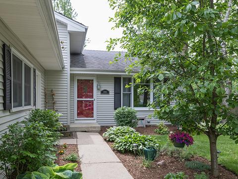 1001 Concord Dr, Bartlett, IL 60103 photo 2