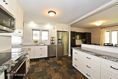 589 E Park Ave, Elmhurst, IL 60126 photo 4