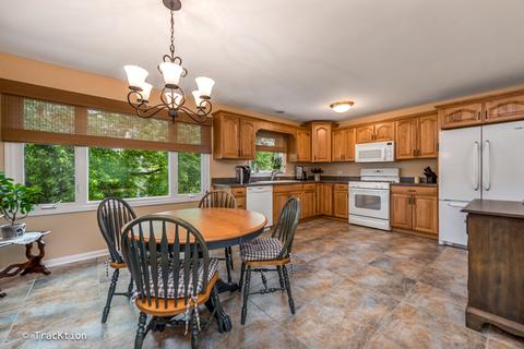 238 S Park Place Dr, Bartlett, IL 60103 photo 7